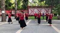 广场舞《幺妹住在十三寨》北京舞动人生舞舞蹈队表演于北京龙潭公园2020年8月初