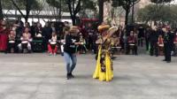 2019年3月16号米娜和上海的娜娜老师在南京鼓楼广场双人舞，萨王制作的视频