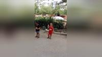 3岁小孩跳广场舞
