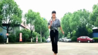 超简单的24步鬼步舞，配上这粤语曲调，看阿姨一个人跳的多嗨