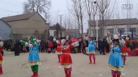 黄山铺镇龙山官庄村在柳泉村演出广场舞《站在草原往北京》