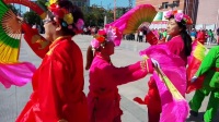 杜尔伯特县西城社区俏夕阳广场舞队与2017年文化节表演秧歌，录像王从喜