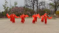 周北社区表演双扇子舞：和谐中国