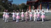 黑龙江省鹤岗市 ，五指山公园快乐舞蹈队，编舞者：刘玉梅