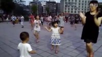 逆天了，3岁女孩学广场舞，超萌，太可爱了 儿童舞蹈