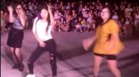 被警察驱赶之后, 郑州广场舞换地方开斗舞会了