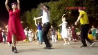 这新疆舞广场舞跳的姑娘都亮呆了