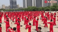 一眼望不到头的红色! 大型千人大妈齐跳广场舞《站在草原望北京》