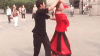 交谊舞视频下载大全: 夫妻广场舞, 大妈红裙子真好看, 越跳越年轻