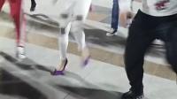 陕西广场舞燕姐穿白色紧身裤跳广场舞, 天蓝色高跟鞋太性感了