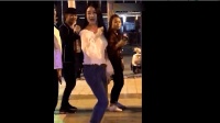 陕西燕姐跳广场舞中途竟然笑场了, 这舞好简单