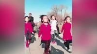 5岁小美女们齐跳广场舞鬼步舞, 那舞步拽的真棒美极了!