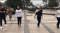 3女1男广场跳鬼步舞68步 音乐《情路弯弯》动感 经典视频 收藏了