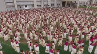 实拍: 7000名印度妇女跳广场舞, 中国大妈看了表示不服!