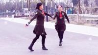 动感时尚的双人水兵舞广场舞《印度舞曲》