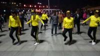 吉林口前一群小黄人的鬼步舞蹈成了最火的广场舞