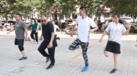 《兄弟抱一下》简单花式舞步教学! 跟着广场舞达人跳几遍就会啦