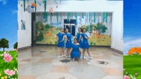 5位60后辣妈穿短裙在幼儿园教室跳广场舞《你不在我身边》自信迷人