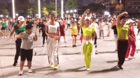 深圳大型广场舞: 小胖哥混入舞队跳《花蝴蝶》成全场焦点