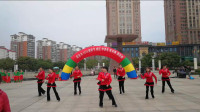 团队表演广场舞《中华大舞台》快快乐乐跳起来 为中国喝彩
