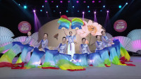 长扇广场舞《七彩中国梦》，色彩绚丽，非常锻炼身体，大家跳起来！