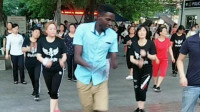 外国人跳广场舞，你们觉得好看吗？