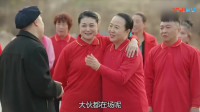 乡村爱情11大结局：宋富贵和刘能媳妇广场尬舞，这舞姿简直绝了！