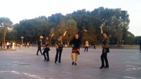 新疆美女四人跳广场舞，配乐草原绿了端庄大气，学起来真带劲！