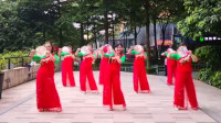 老年健身广场舞《红豆红》，领队亲力原创，扇子舞美极了