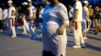 孕妇马上要生了，还在跳广场舞