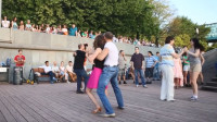 俄罗斯人跳广场舞和我们有什么不同？网友：建议引进国内！