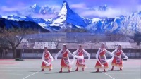 简单易学广场舞视频，她们在操场跳起了藏族舞《我从雪山来》