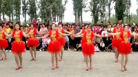变队形庆国庆广场舞《红红的中国》欢快又吉庆，遭围观