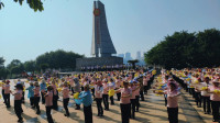 这是我见过最大规模，1000位广场舞大妈登台表演，迎接国庆70周年！