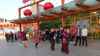 西宁中心广场藏族锅庄视频289《芒康弦子18分种中段》