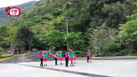广场舞《我爱你中国》，小亲姐姐用舞蹈来表达自己的爱国之情
