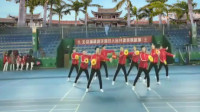 健身球操队《爱我中华》变队形表演 为祖国和彩 赞