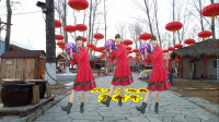 广场舞：一段好看的花绣球舞《贺新年》恭祝大家财源滚滚好事连连！