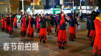 北京：北京王府井大街，广场舞跳的太优美了，好多人过来围观