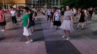 （35）广场舞《干就完了》万达广场舞友共同舞动。徐淡吟老师绿衣白裙?????
