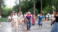 老外在中国：有意思！老外来成都学广场舞，大家看看跳得怎么样？