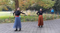 北京紫竹院公园大姐跳广场舞太棒了，都多大年纪了