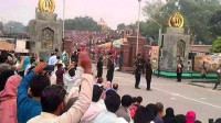 中国万人部队前往巴基斯坦，当地居民热烈欢呼：太够朋友了！