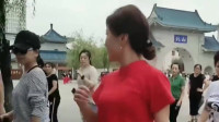 吉林省吉林市小哥：谁家的媳妇这么漂亮，广场舞跳出了仙女的感觉，真是羡慕啊