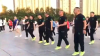 老外看中国：中国大叔大妈跳广场舞，外国网友评论：我竟从头到尾看完了！