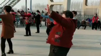 广西桂林市小伙：大妈第一次来跳广场舞，就能独领风骚，这舞姿也是没谁了