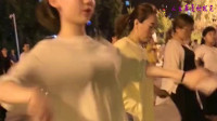 江西上饶小姐姐：广场舞的位置被这些小姐姐占领了，看起来舒服多了