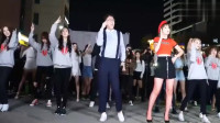 洪真英老师&金永哲引领韩国广场舞潮流，打电话的时候太迷人了！