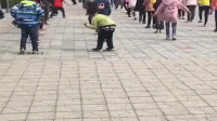 福建省泉州小哥：今天收到老师发来的信息，课间操被我儿子跳出广场舞的感觉