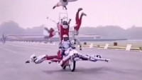 印度阅兵上演摩托车叠罗汉-印度式跳广场舞，奥巴马都忍不住笑了